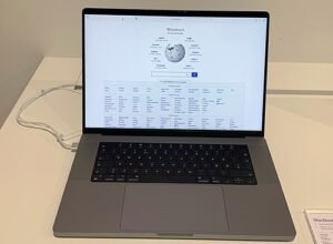 MacBook_Pro_16_(M1_Pro,_2021)_-_Wikipedia